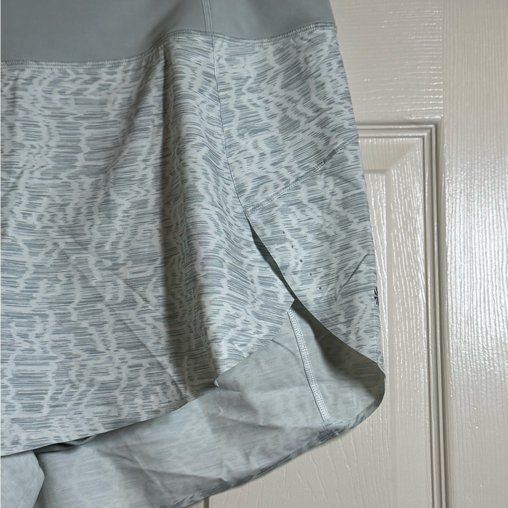 Athleta Light Gray Patterned Athletic Shorts Xl - image 2